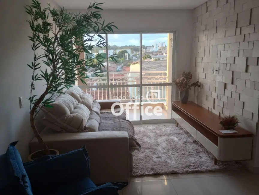 Foto 1 de Apartamento com 3 quartos à venda, 78m2 em Vila Santa Isabel, Anapolis - GO