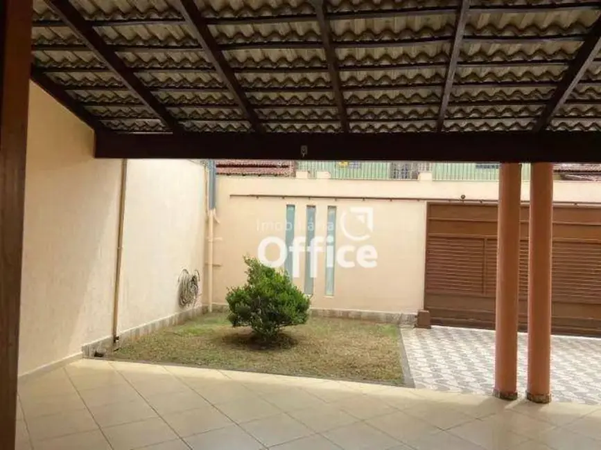 Casa com 5 quartos à venda, 300m2 em Jardim Ana Paula, Anapolis - GO - imagem 3 Foto 3 de Casa com 5 quartos à venda, 300m2 em Jardim Ana Paula, Anapolis - GO