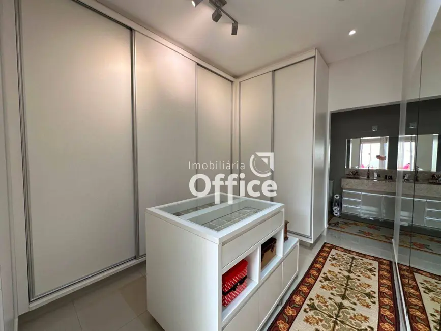 Foto 9 de Casa com 4 quartos à venda, 511m2 em Vila Santa Isabel, Anapolis - GO