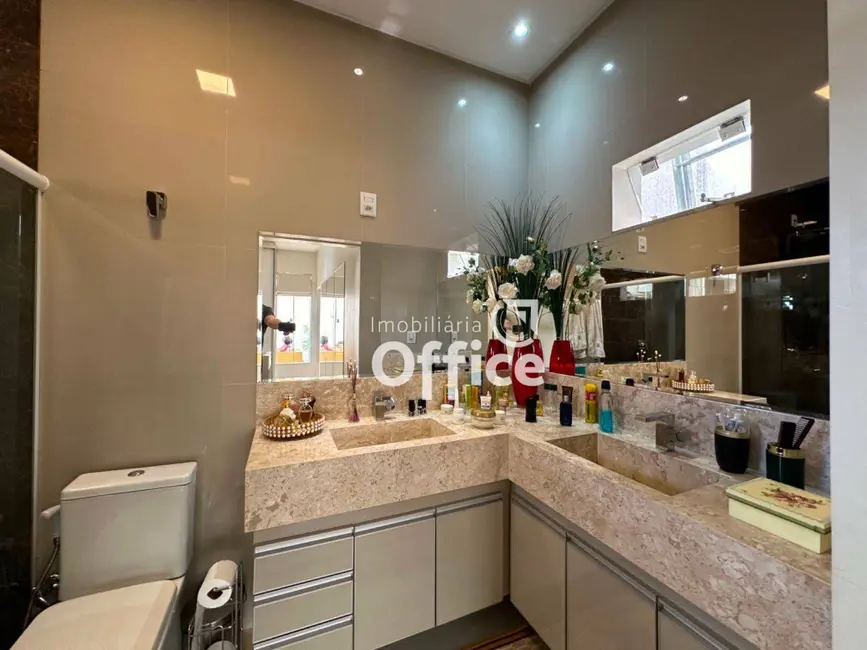 Foto 7 de Casa com 4 quartos à venda, 511m2 em Vila Santa Isabel, Anapolis - GO