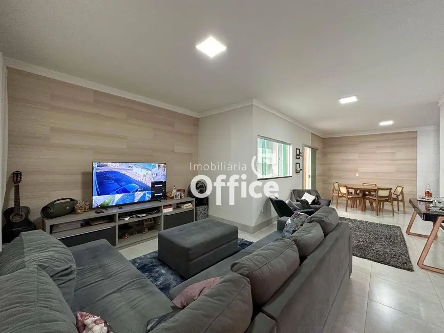 Foto 4 de Casa com 3 quartos à venda, 216m2 em Campos Elísios, Anapolis - GO