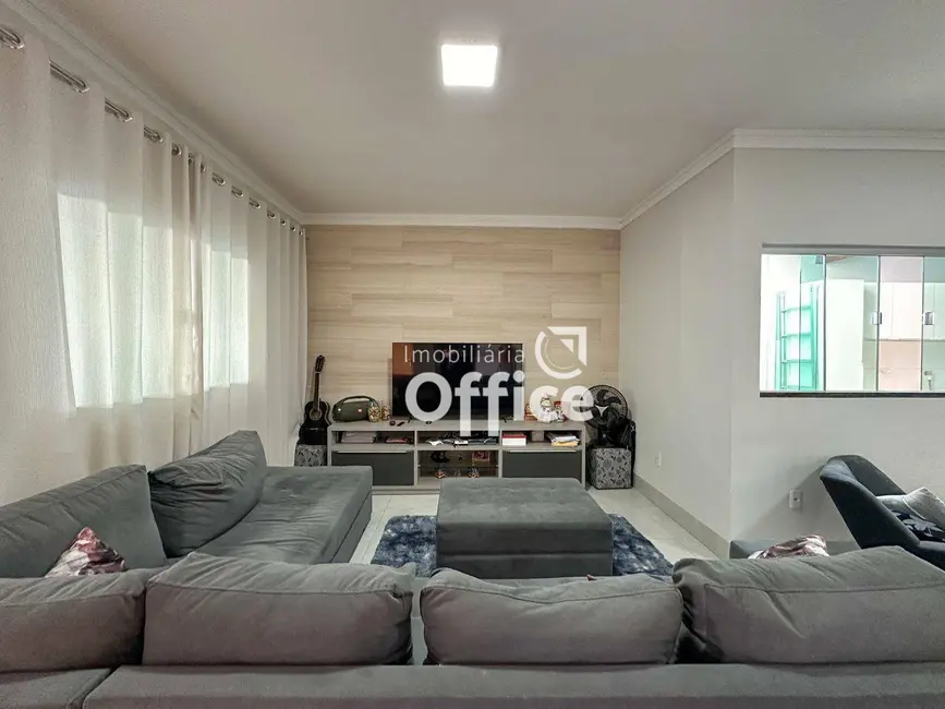 Foto 3 de Casa com 3 quartos à venda, 216m2 em Campos Elísios, Anapolis - GO