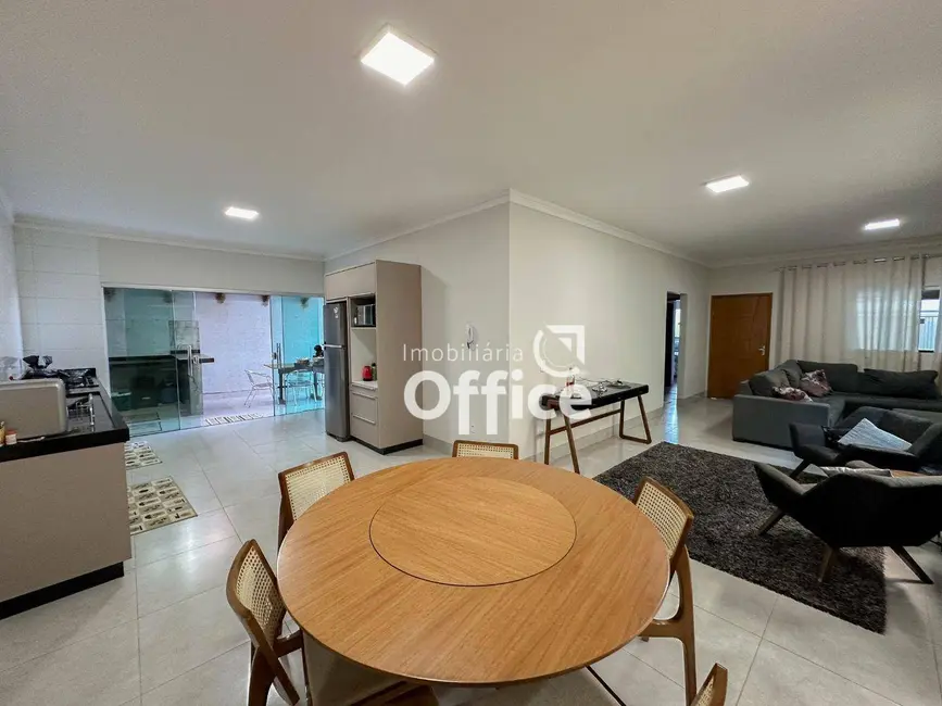 Foto 9 de Casa com 3 quartos à venda, 216m2 em Campos Elísios, Anapolis - GO