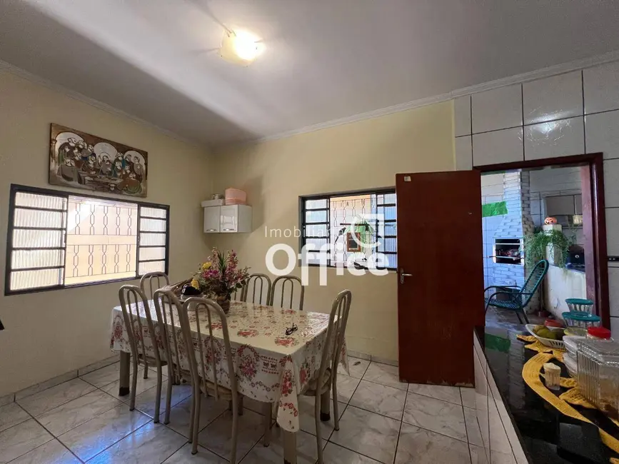 Foto 8 de Casa com 3 quartos à venda, 143m2 em Vila Santa Maria de Nazareth, Anapolis - GO