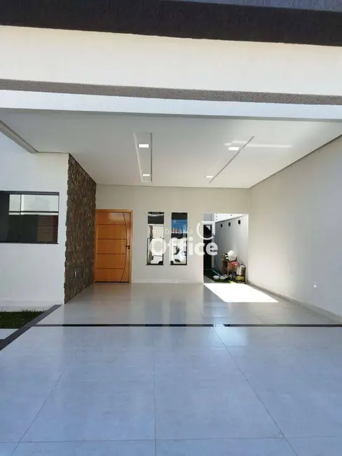 Foto 1 de Casa com 3 quartos à venda, 200m2 em Jardim Itália, Anapolis - GO