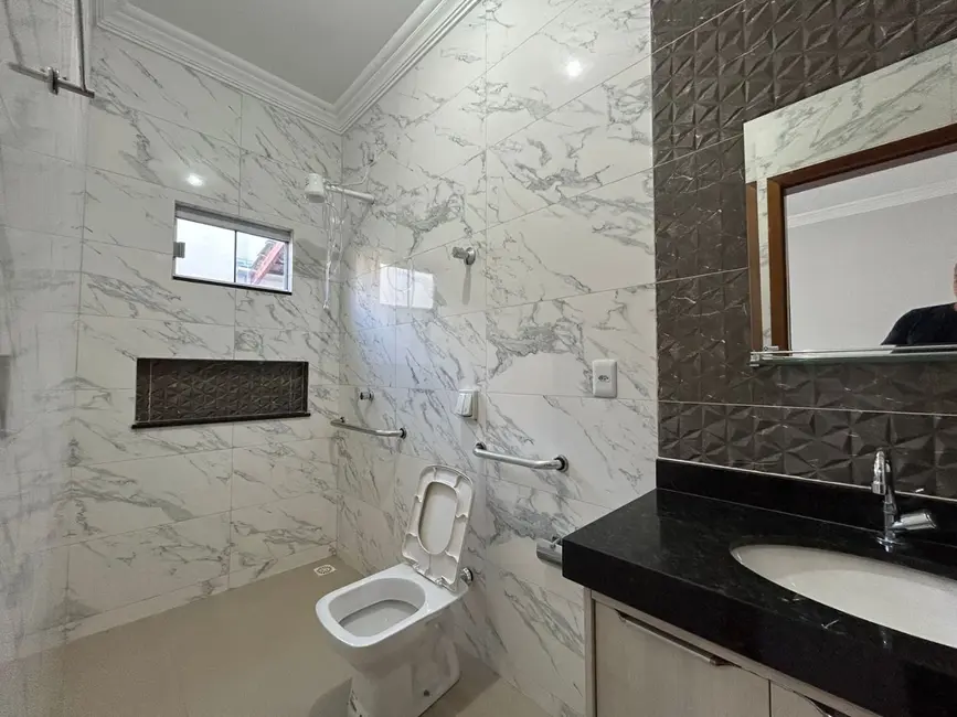Casa com 3 quartos à venda, 180m2 em Setor Santa Clara, Anapolis - GO - imagem 8 Foto 8 de Casa com 3 quartos à venda, 180m2 em Setor Santa Clara, Anapolis - GO
