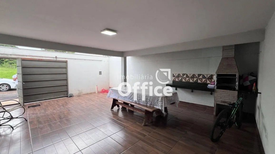Casa com 3 quartos à venda, 150m2 em Residencial Paris, Anapolis - GO - imagem 3 Foto 3 de Casa com 3 quartos à venda, 150m2 em Residencial Paris, Anapolis - GO
