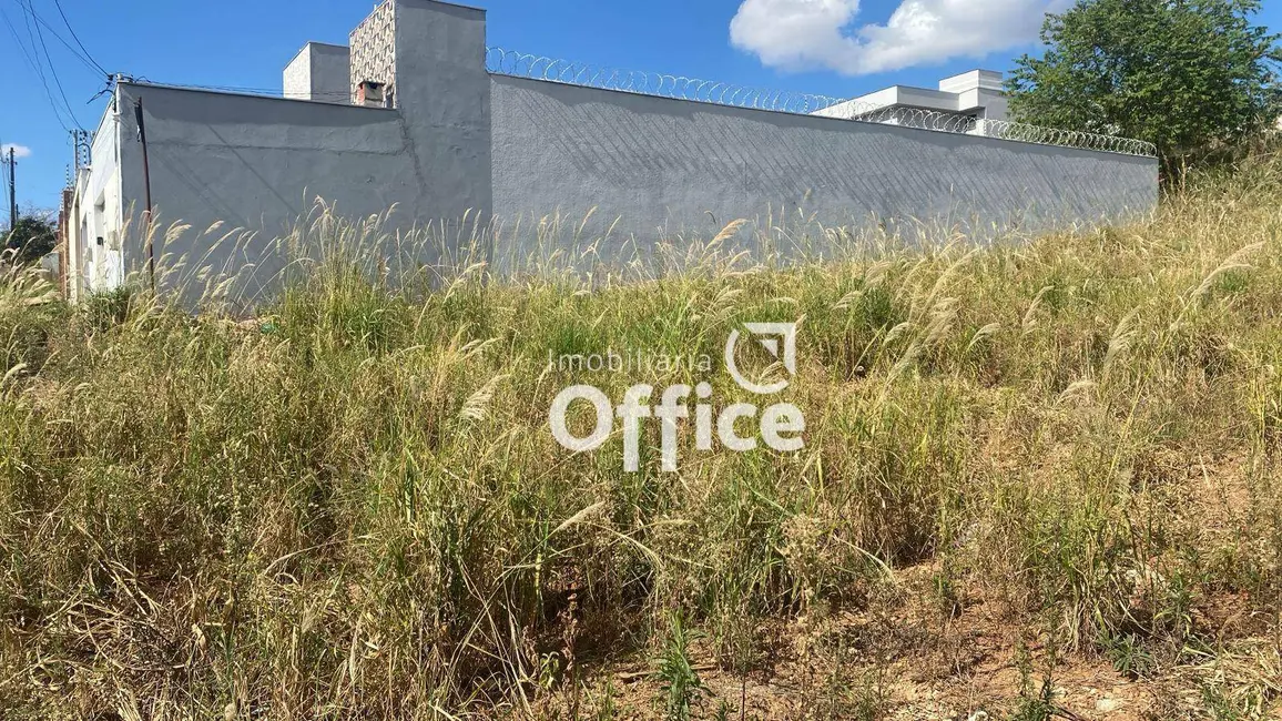 Foto 3 de Terreno / Lote à venda, 350m2 em Residencial Paris, Anapolis - GO