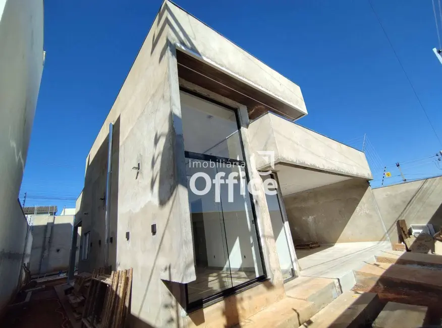 Casa com 3 quartos à venda, 302m2 em Jardim das Oliveiras, Anapolis - GO - imagem 3 Foto 3 de Casa com 3 quartos à venda, 302m2 em Jardim das Oliveiras, Anapolis - GO