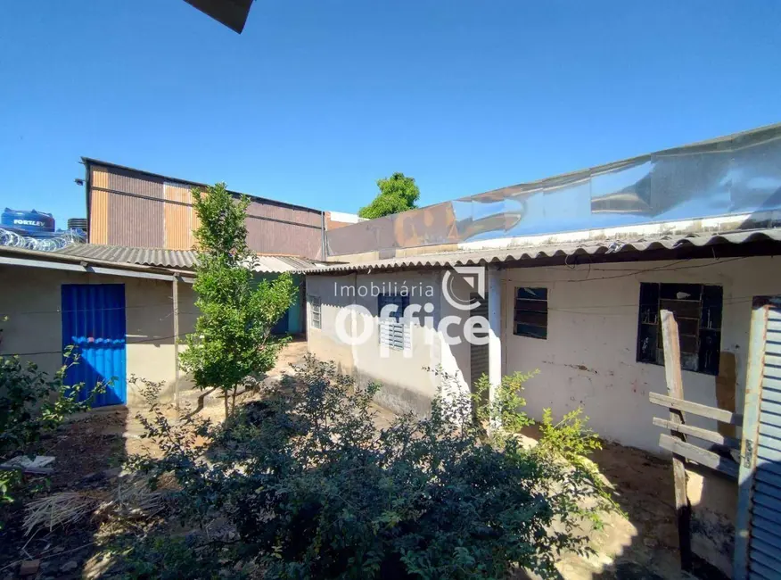 Casa com 3 quartos à venda, 300m2 em Boa Vista, Anapolis - GO - imagem 3 Foto 3 de Casa com 3 quartos à venda, 300m2 em Boa Vista, Anapolis - GO