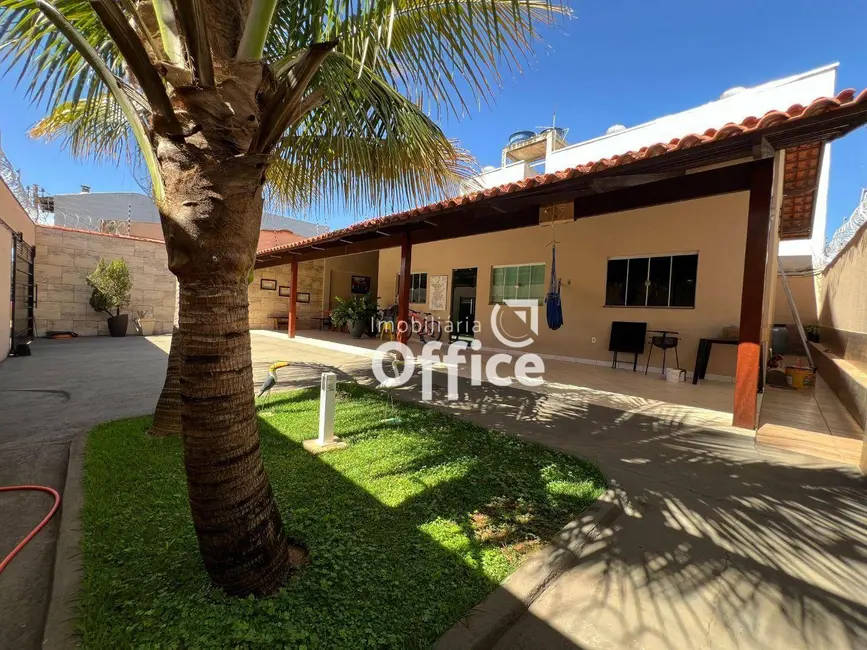 Casa com 3 quartos à venda, 258m2 em JK Nova Capital, Anapolis - GO - imagem 2 Foto 2 de Casa com 3 quartos à venda, 258m2 em JK Nova Capital, Anapolis - GO