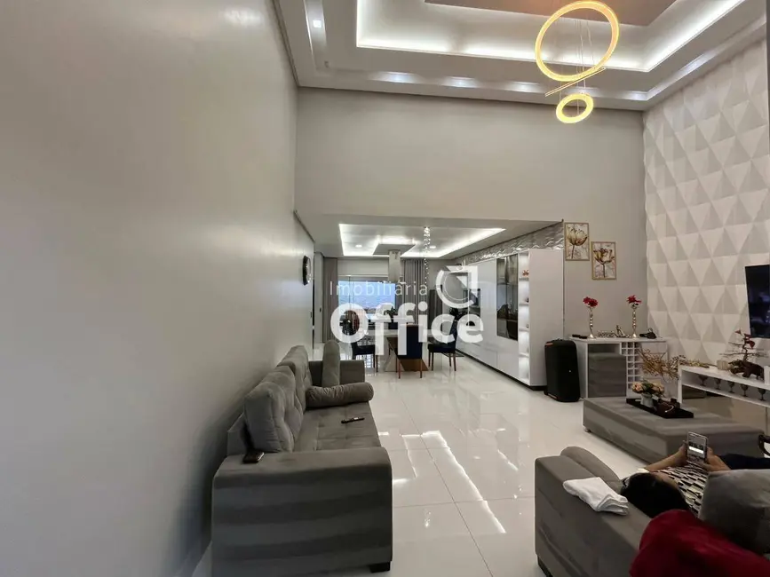 Casa com 3 quartos à venda, 300m2 em Residencial Flor do Cerrado, Anapolis - GO - imagem 2 Foto 2 de Casa com 3 quartos à venda, 300m2 em Residencial Flor do Cerrado, Anapolis - GO