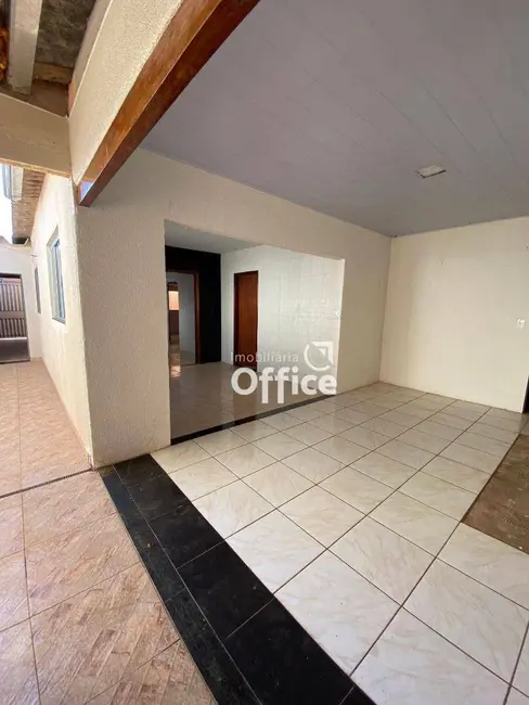Foto 2 de Casa com 3 quartos à venda, 250m2 em Nova Vila Jaiara, Anapolis - GO