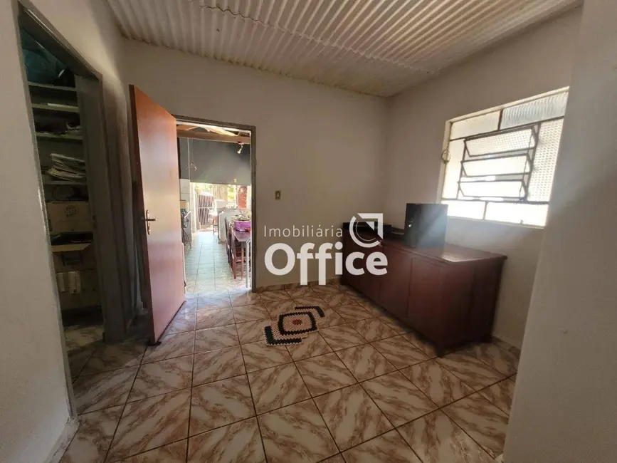 Casa com 3 quartos à venda, 350m2 em Vila Fabril, Anapolis - GO - imagem 3 Foto 3 de Casa com 3 quartos à venda, 350m2 em Vila Fabril, Anapolis - GO