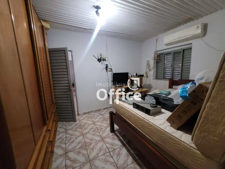 Casa com 3 quartos à venda, 350m2 em Vila Fabril, Anapolis - GO - imagem 5 Foto 5 de Casa com 3 quartos à venda, 350m2 em Vila Fabril, Anapolis - GO