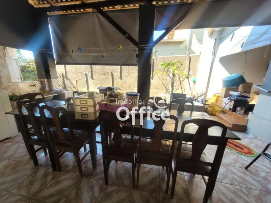 Casa com 3 quartos à venda, 350m2 em Vila Fabril, Anapolis - GO - imagem 6 Foto 6 de Casa com 3 quartos à venda, 350m2 em Vila Fabril, Anapolis - GO