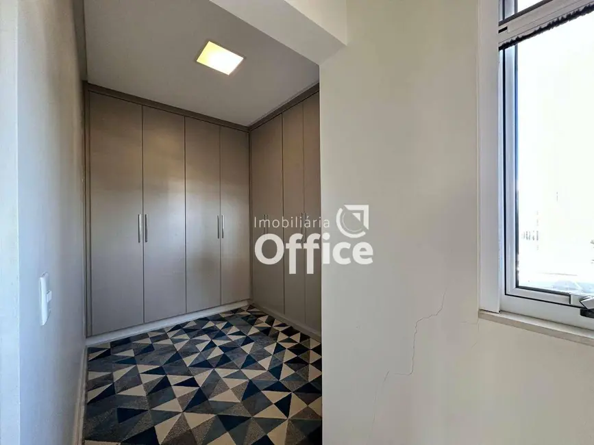 Sobrado com 4 quartos à venda, 2005m2 em Jardim Santa Cecília, Anapolis - GO - imagem 8 Foto 8 de Sobrado com 4 quartos à venda, 2005m2 em Jardim Santa Cecília, Anapolis - GO