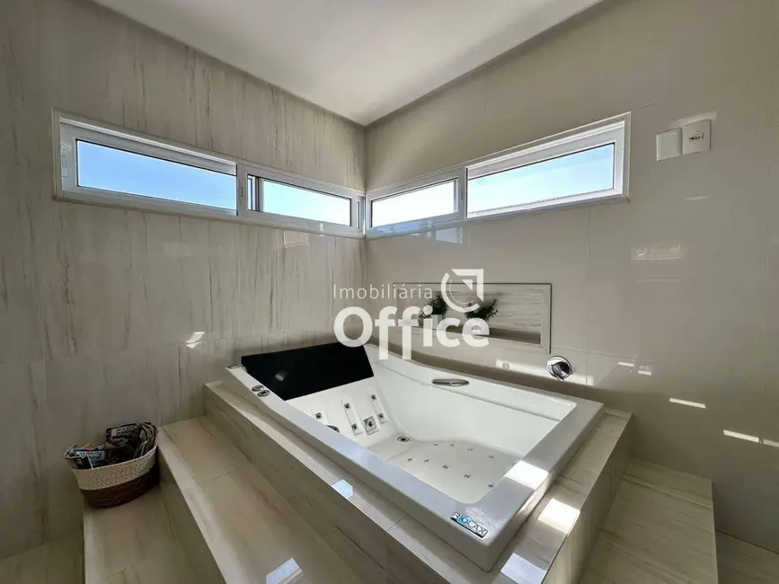 Sobrado com 4 quartos à venda, 2005m2 em Jardim Santa Cecília, Anapolis - GO - imagem 4 Foto 4 de Sobrado com 4 quartos à venda, 2005m2 em Jardim Santa Cecília, Anapolis - GO