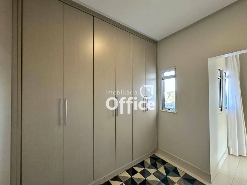 Sobrado com 4 quartos à venda, 2005m2 em Jardim Santa Cecília, Anapolis - GO - imagem 7 Foto 7 de Sobrado com 4 quartos à venda, 2005m2 em Jardim Santa Cecília, Anapolis - GO