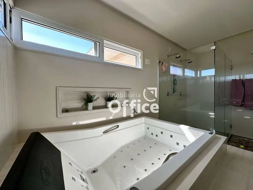 Sobrado com 4 quartos à venda, 2005m2 em Jardim Santa Cecília, Anapolis - GO - imagem 3 Foto 3 de Sobrado com 4 quartos à venda, 2005m2 em Jardim Santa Cecília, Anapolis - GO