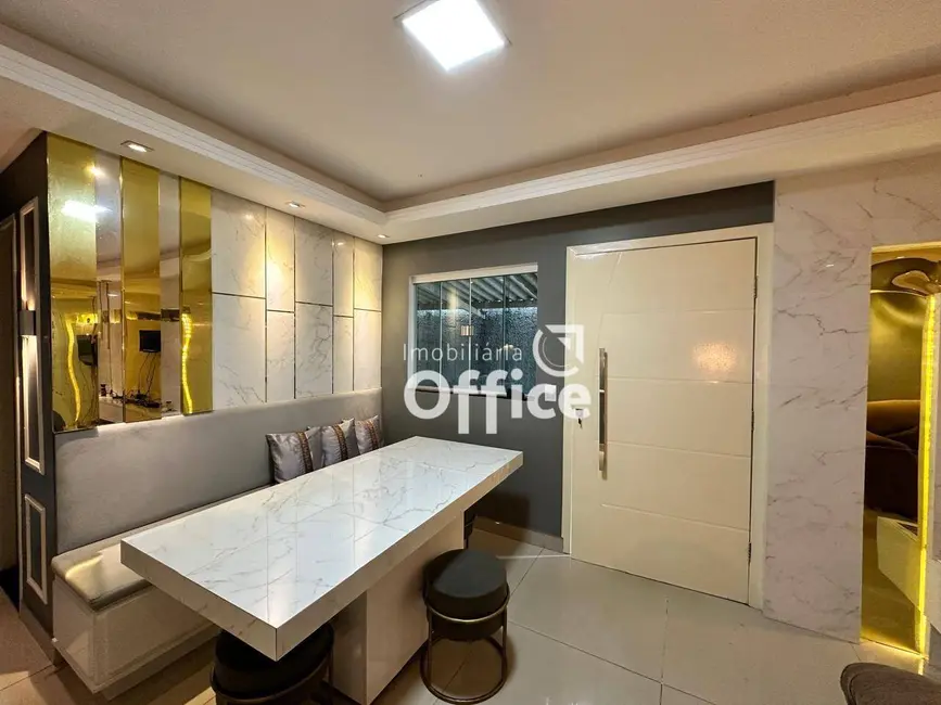 Foto 4 de Casa com 5 quartos à venda, 500m2 em Nova Vila Jaiara, Anapolis - GO