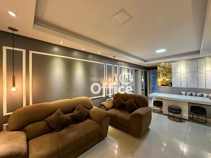 Foto 3 de Casa com 5 quartos à venda, 500m2 em Nova Vila Jaiara, Anapolis - GO