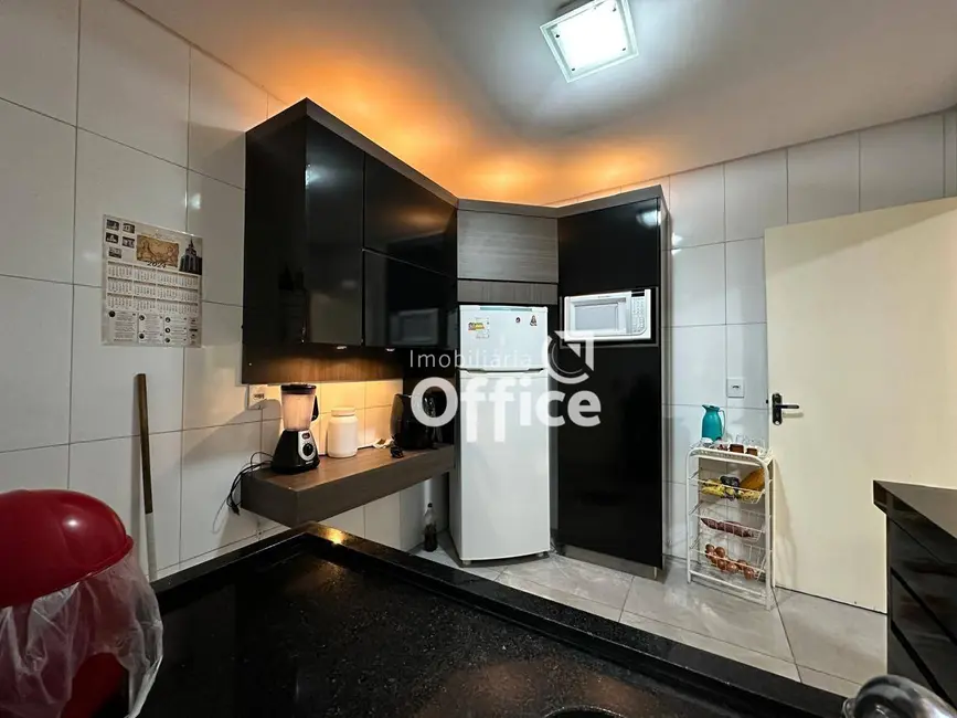 Foto 9 de Casa com 5 quartos à venda, 500m2 em Nova Vila Jaiara, Anapolis - GO