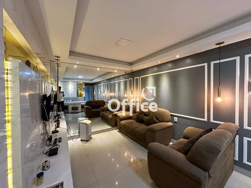 Foto 2 de Casa com 5 quartos à venda, 500m2 em Nova Vila Jaiara, Anapolis - GO