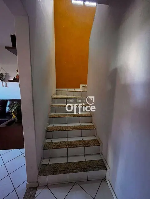 Sobrado com 3 quartos à venda, 300m2 em Jardim Calixto, Anapolis - GO - imagem 4 Foto 4 de Sobrado com 3 quartos à venda, 300m2 em Jardim Calixto, Anapolis - GO