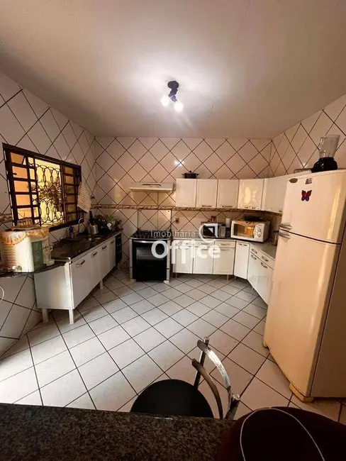 Sobrado com 3 quartos à venda, 300m2 em Jardim Calixto, Anapolis - GO - imagem 6 Foto 6 de Sobrado com 3 quartos à venda, 300m2 em Jardim Calixto, Anapolis - GO