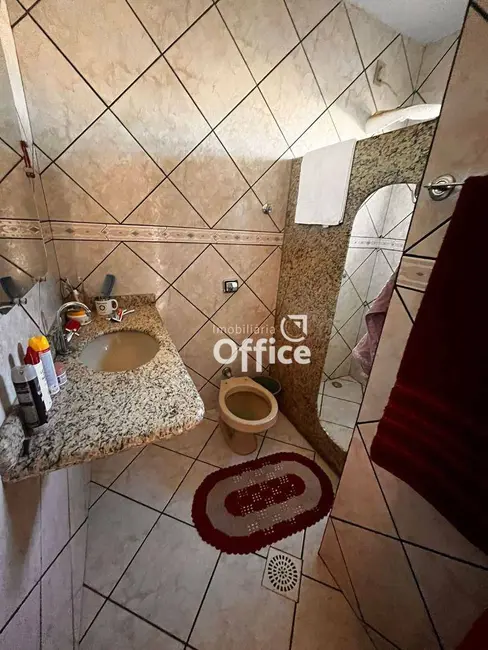 Sobrado com 3 quartos à venda, 300m2 em Jardim Calixto, Anapolis - GO - imagem 8 Foto 8 de Sobrado com 3 quartos à venda, 300m2 em Jardim Calixto, Anapolis - GO
