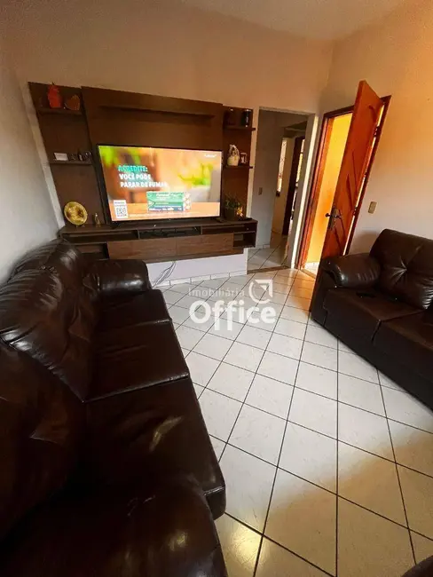 Sobrado com 3 quartos à venda, 300m2 em Jardim Calixto, Anapolis - GO - imagem 2 Foto 2 de Sobrado com 3 quartos à venda, 300m2 em Jardim Calixto, Anapolis - GO