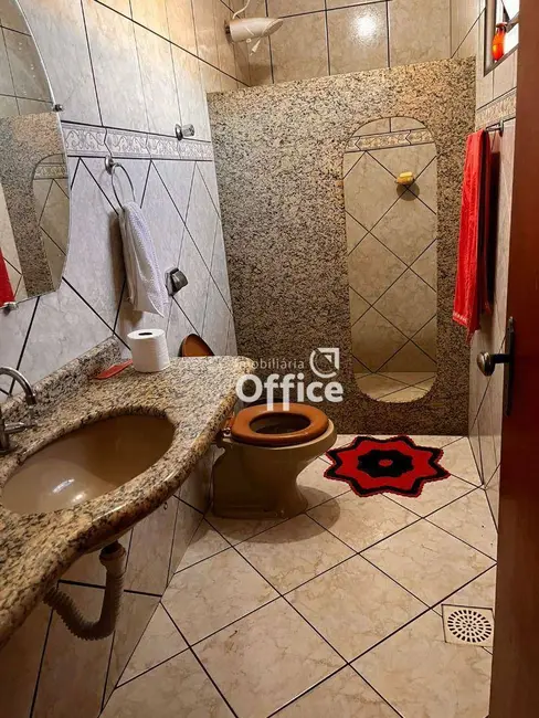 Sobrado com 3 quartos à venda, 300m2 em Jardim Calixto, Anapolis - GO - imagem 9 Foto 9 de Sobrado com 3 quartos à venda, 300m2 em Jardim Calixto, Anapolis - GO