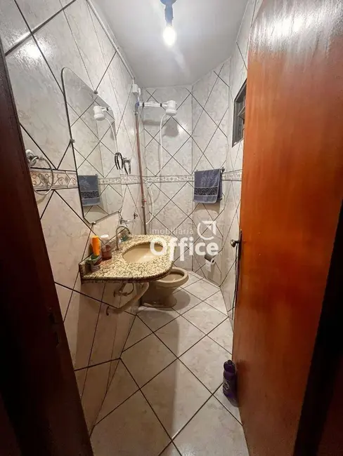 Sobrado com 3 quartos à venda, 300m2 em Jardim Calixto, Anapolis - GO - imagem 3 Foto 3 de Sobrado com 3 quartos à venda, 300m2 em Jardim Calixto, Anapolis - GO