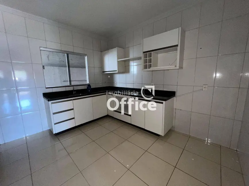 Foto 3 de Casa com 3 quartos para alugar, 150m2 em Jardim Arco Verde 2ª Etapa, Anapolis - GO
