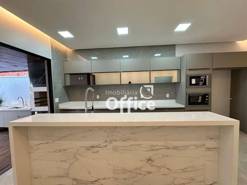 Foto 3 de Casa de Condomínio com 3 quartos à venda, 420m2 em Condomínio Residencial Grand Trianon, Anapolis - GO