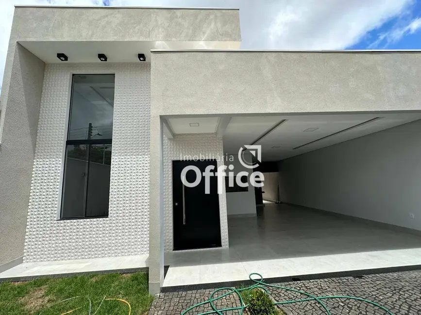 Casa com 3 quartos à venda, 200m2 em Itamaraty, Anapolis - GO - imagem 1 Foto 1 de Casa com 3 quartos à venda, 200m2 em Itamaraty, Anapolis - GO