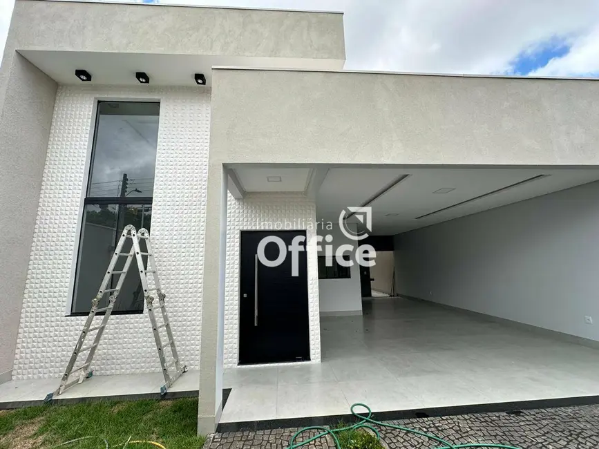 Casa com 3 quartos à venda, 200m2 em Itamaraty, Anapolis - GO - imagem 3 Foto 3 de Casa com 3 quartos à venda, 200m2 em Itamaraty, Anapolis - GO