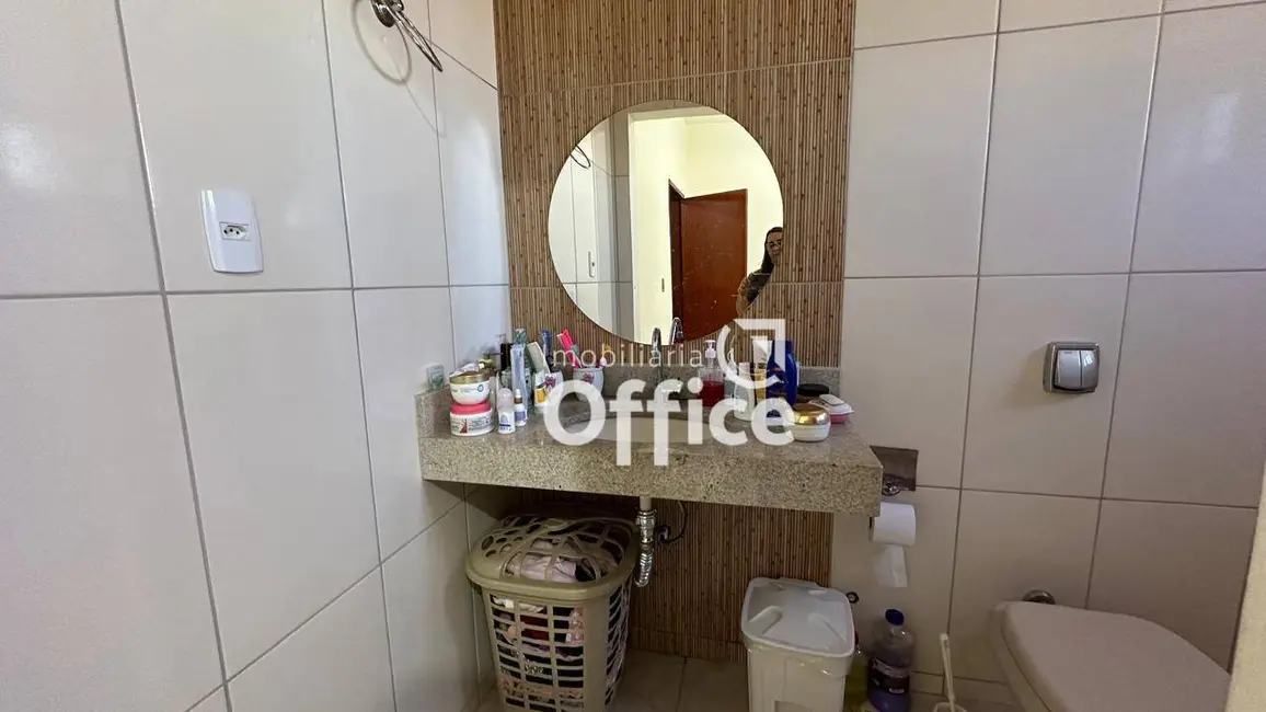 Casa com 4 quartos à venda, 300m2 em Jardim Palmares, Anapolis - GO - imagem 4 Foto 4 de Casa com 4 quartos à venda, 300m2 em Jardim Palmares, Anapolis - GO