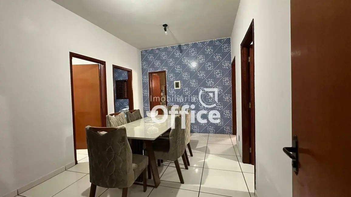 Casa com 4 quartos à venda, 300m2 em Jardim Palmares, Anapolis - GO - imagem 1 Foto 1 de Casa com 4 quartos à venda, 300m2 em Jardim Palmares, Anapolis - GO