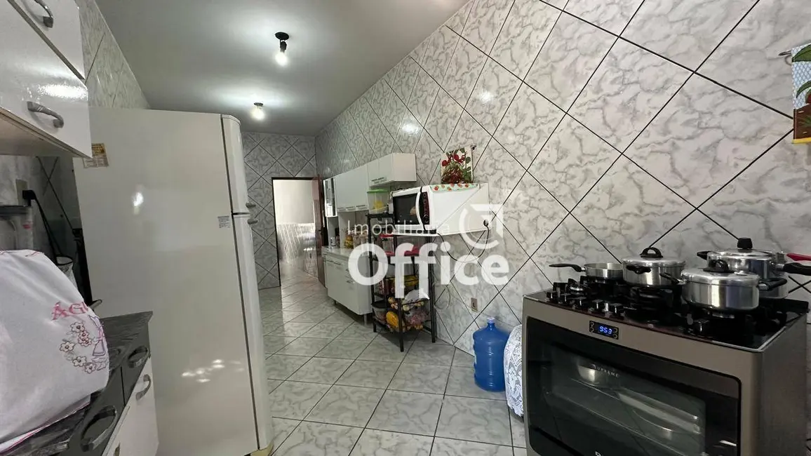 Casa com 4 quartos à venda, 300m2 em Jardim Palmares, Anapolis - GO - imagem 8 Foto 8 de Casa com 4 quartos à venda, 300m2 em Jardim Palmares, Anapolis - GO