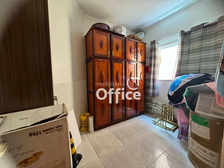 Foto 3 de Casa com 3 quartos à venda, 200m2 em Parque dos Pirineus, Anapolis - GO