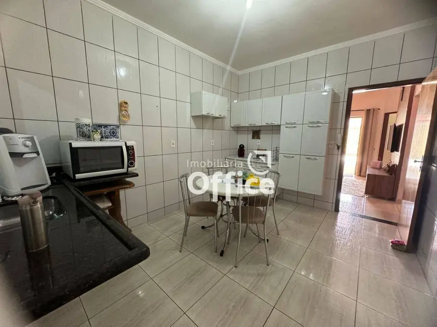 Foto 2 de Casa com 3 quartos à venda, 200m2 em Parque dos Pirineus, Anapolis - GO