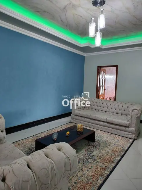 Casa com 3 quartos à venda, 375m2 em São Carlos, Anapolis - GO - imagem 3 Foto 3 de Casa com 3 quartos à venda, 375m2 em São Carlos, Anapolis - GO