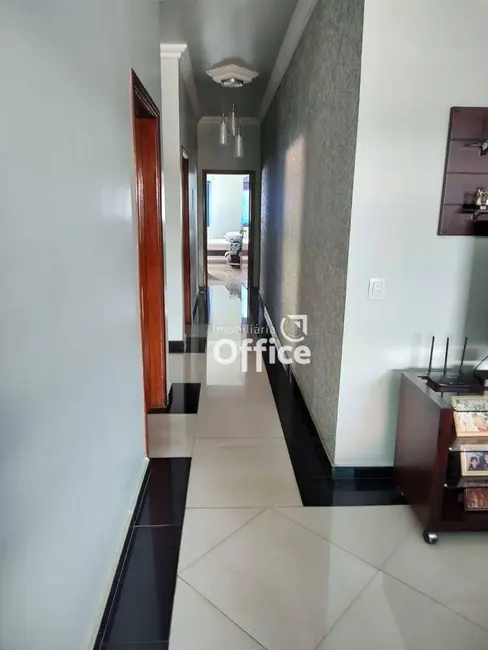 Casa com 3 quartos à venda, 375m2 em São Carlos, Anapolis - GO - imagem 9 Foto 9 de Casa com 3 quartos à venda, 375m2 em São Carlos, Anapolis - GO