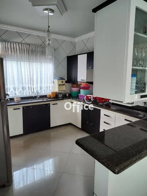 Casa com 3 quartos à venda, 375m2 em São Carlos, Anapolis - GO - imagem 5 Foto 5 de Casa com 3 quartos à venda, 375m2 em São Carlos, Anapolis - GO