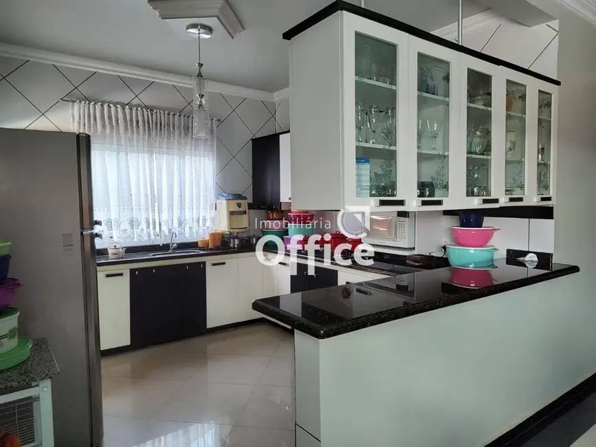 Casa com 3 quartos à venda, 375m2 em São Carlos, Anapolis - GO - imagem 6 Foto 6 de Casa com 3 quartos à venda, 375m2 em São Carlos, Anapolis - GO