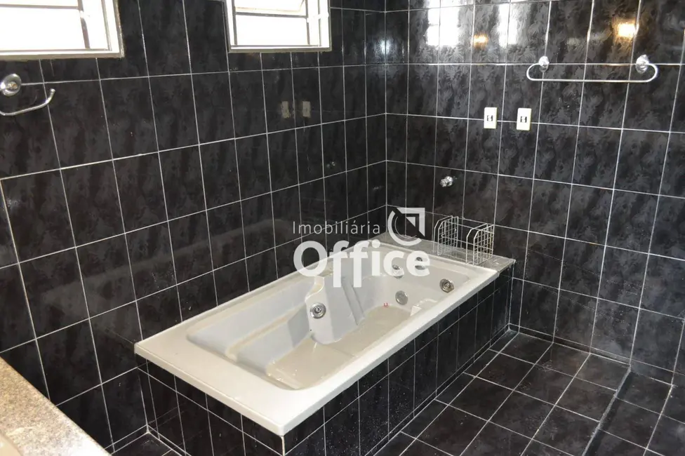 Foto 8 de Casa com 3 quartos à venda, 339m2 em Anapolis - GO
