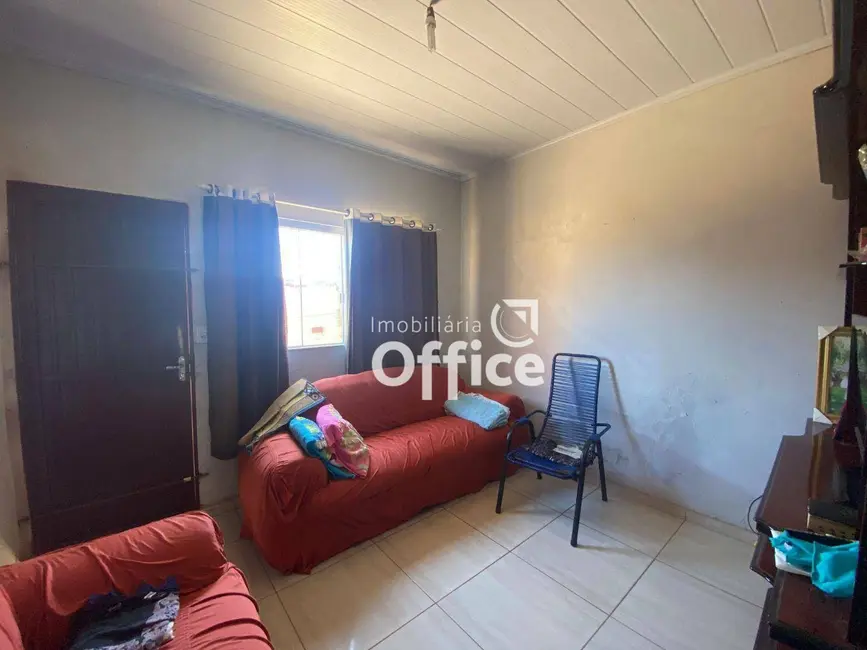 Casa com 2 quartos à venda, 300m2 em Sítios de Recreio Vale das Laranjeiras, Anapolis - GO - imagem 6 Foto 6 de Casa com 2 quartos à venda, 300m2 em Sítios de Recreio Vale das Laranjeiras, Anapolis - GO