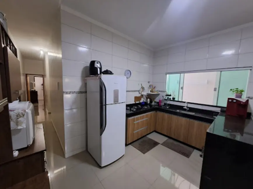 Casa com 3 quartos à venda, 150m2 em Residencial Flor do Cerrado, Anapolis - GO - imagem 4 Foto 4 de Casa com 3 quartos à venda, 150m2 em Residencial Flor do Cerrado, Anapolis - GO